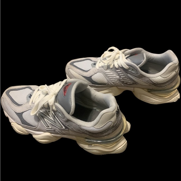 New Balance White and Gray Sneakers - Picture 2 of 5